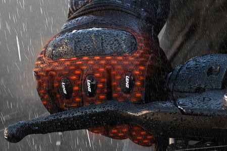 Riding a motorcycle in winter: these are the most important tips to keep you warm image