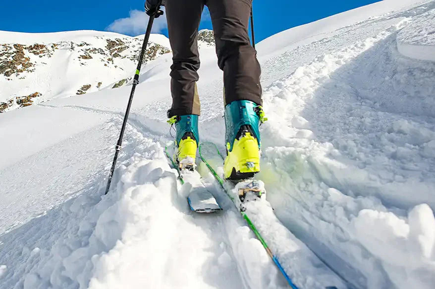 Kalte Füße im Skischuh: Tipps für warme Zehen auf der Piste