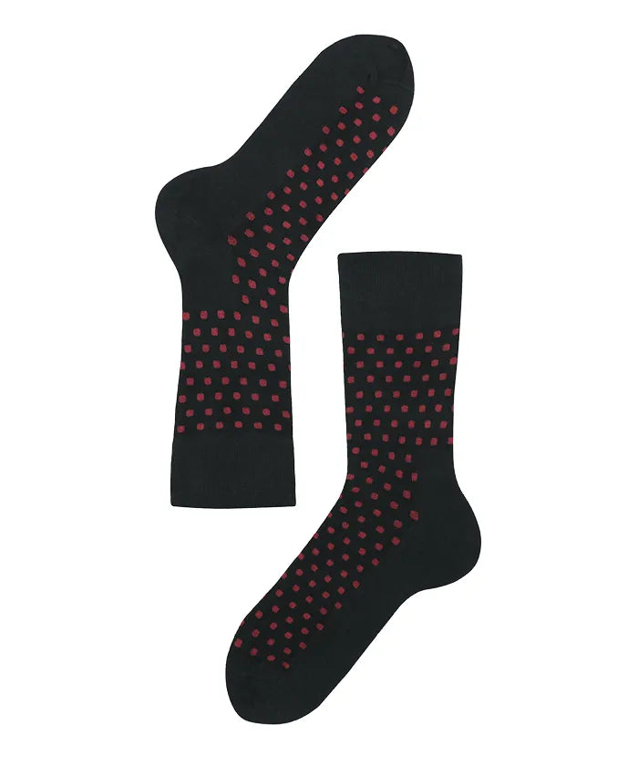 Think About Socken mit roten Punkten