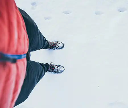 Winterschuhe im Schnee