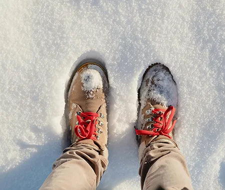 Schuhe im Schnee Winter